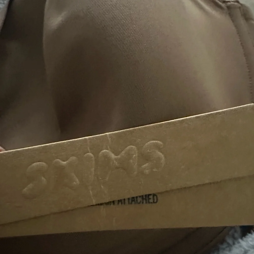 Skims T-Shirt Bra‎ - Picture 6 of 8